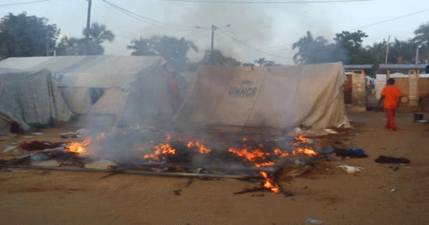 Togo: Drame au camp d'avepozo de Lomé. Les soldats TOGOLAIS incendient le camp des réfugiés Ivoiriens d'Avepozo enlèvent une dizaine d'Ivoiriens.